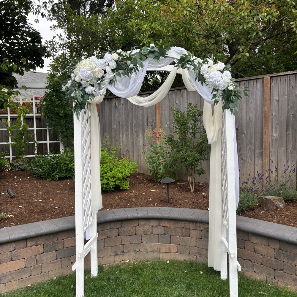 Ling’s Moment FLOWER ARCH DECOR WITH DRAPES IN WHITE & SAGE - Picture 6 of 10
